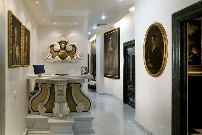 Arcom Palace, Interior entrance