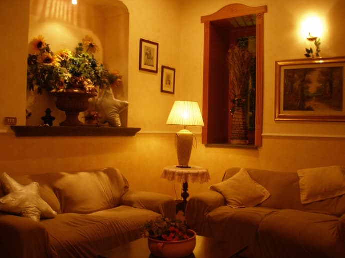 Hotel Lento, Primary image