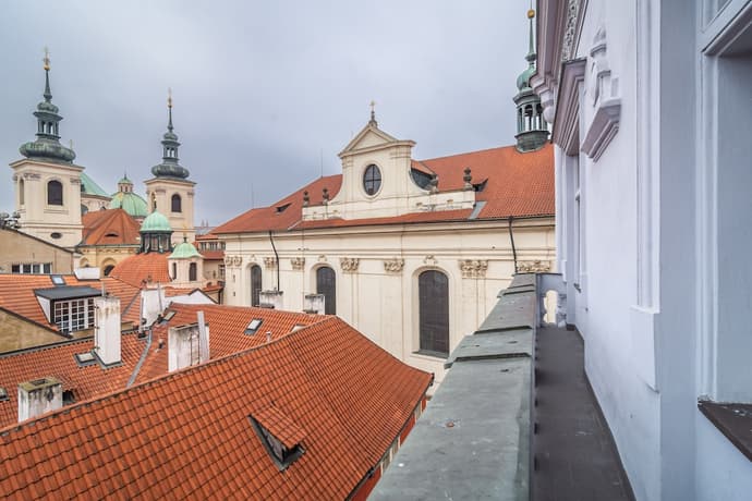 Royal Road Residence, Primary image