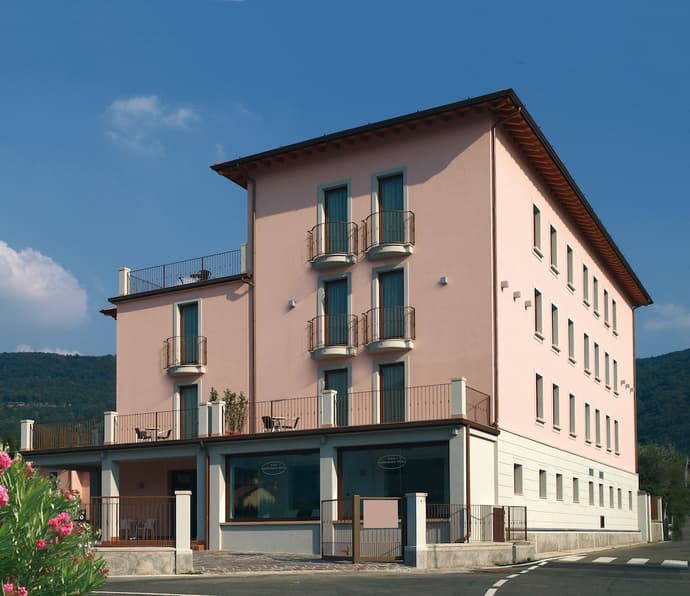 International Hotel Iseo, Primary image