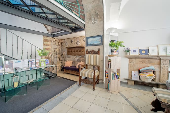 Hotel Rivoli, Primary image