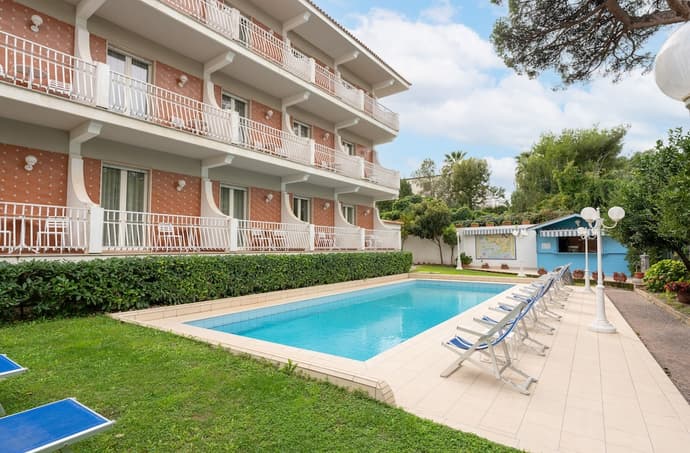 Eliseo Park's, Primary image