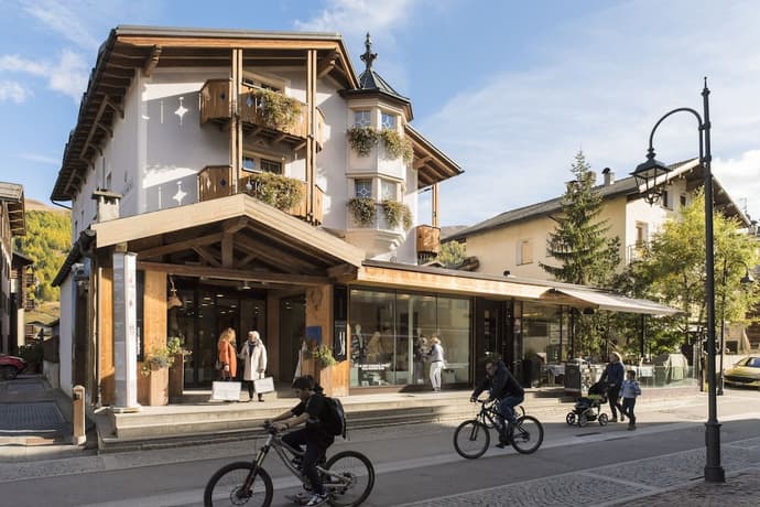 Hotel Concordia, Primary image