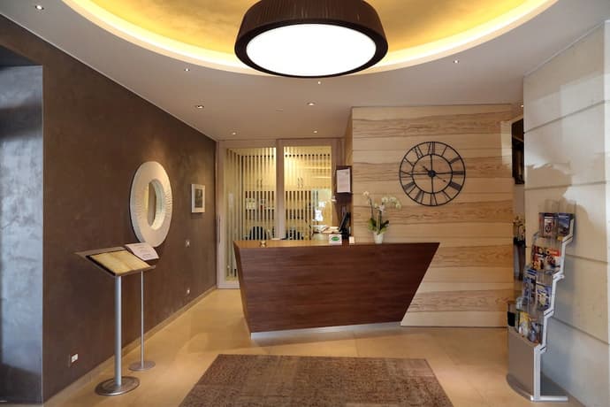 Hotel Garden, Primary image