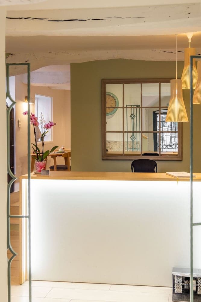 Hotel Les Armoiries, Reception