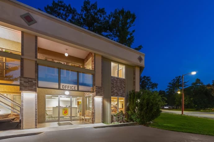 Super 8 by Wyndham Traverse City, Primary image