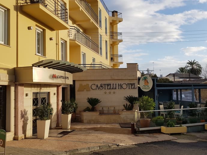 Castelli Hotel, Primary image