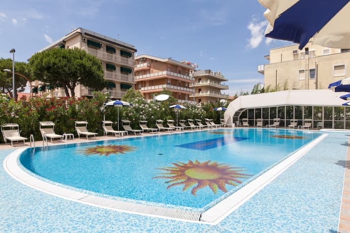 Hotel Universal, Primary image