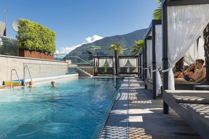 Ideal Park, Primary image