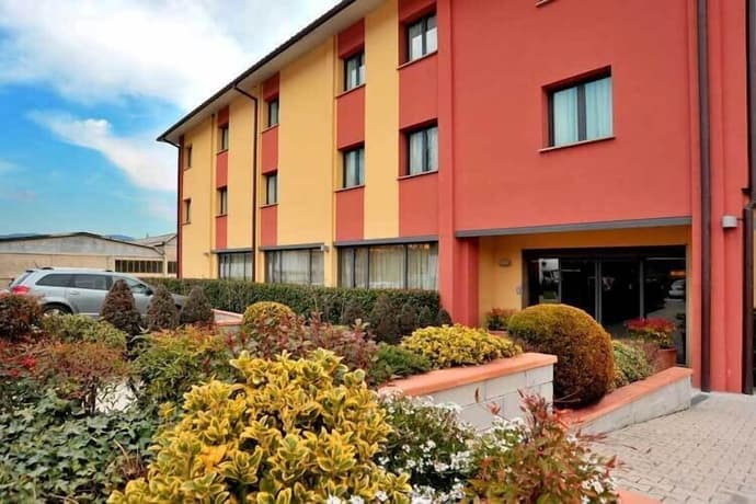 Inn Hotel, Primary image