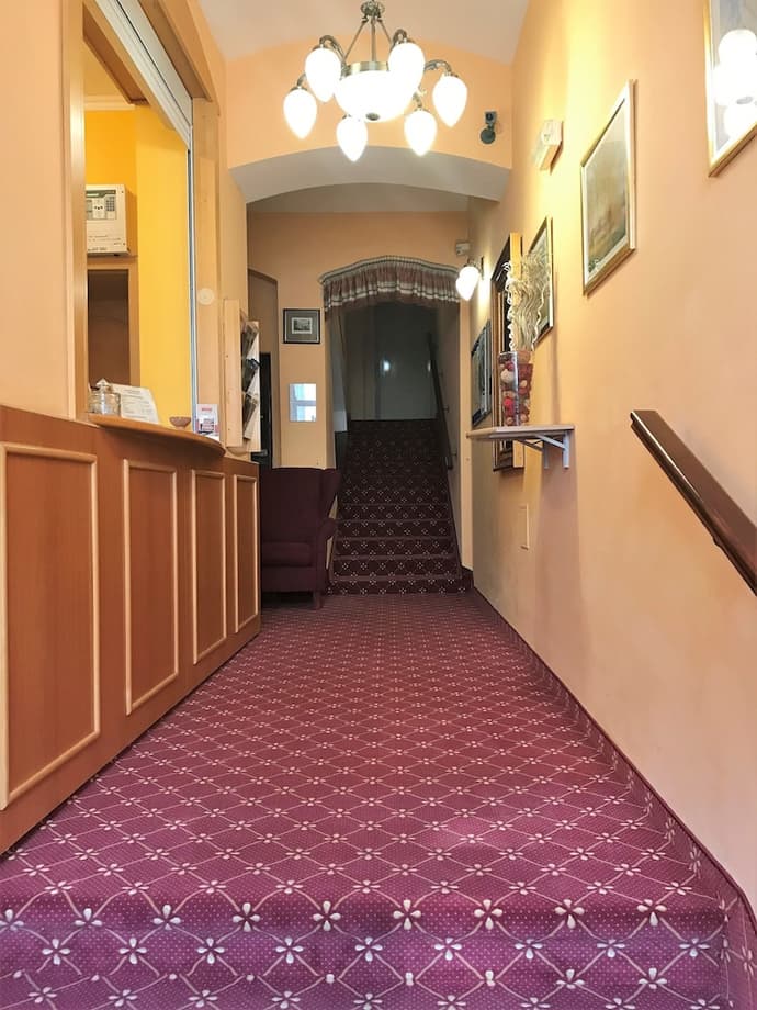 Hotel Boston, Reception