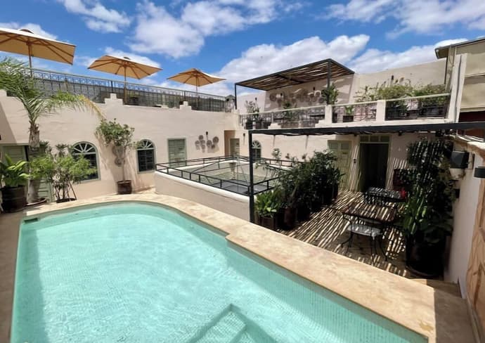 Riad Jona, Primary image