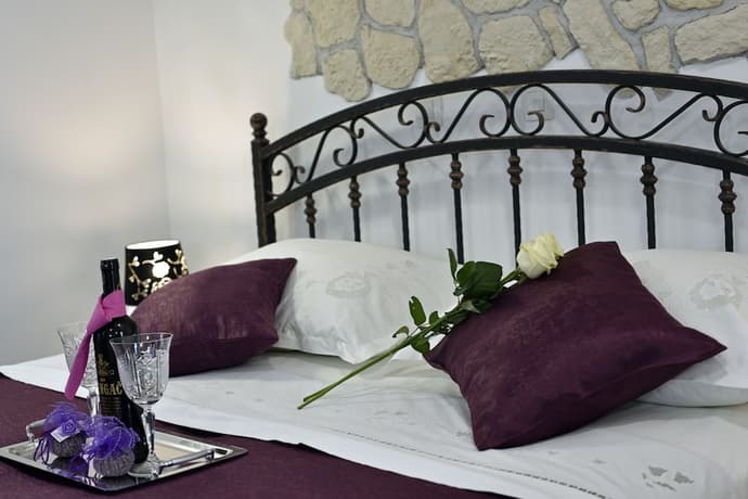 Kuzma Rooms, Primary image