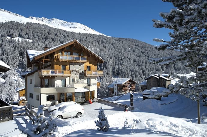 Vedig, Primary image