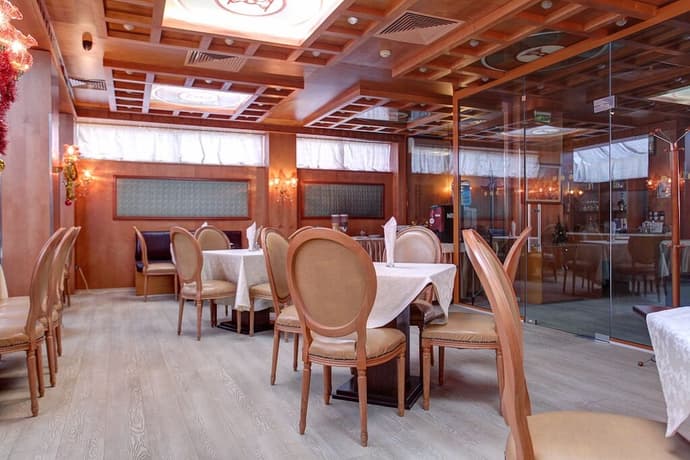 Central Plaza Hotel, Primary image