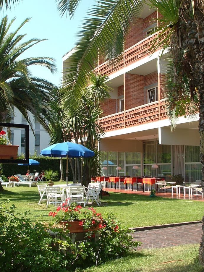 Hotel Marina, Primary image