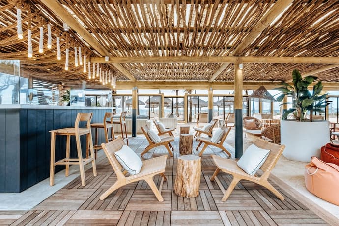 Friday Attitude, Primary image