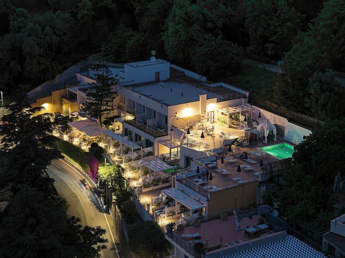 Relais Paradiso, Primary image