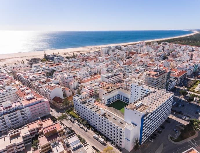 Hotel Navegadores, Primary image