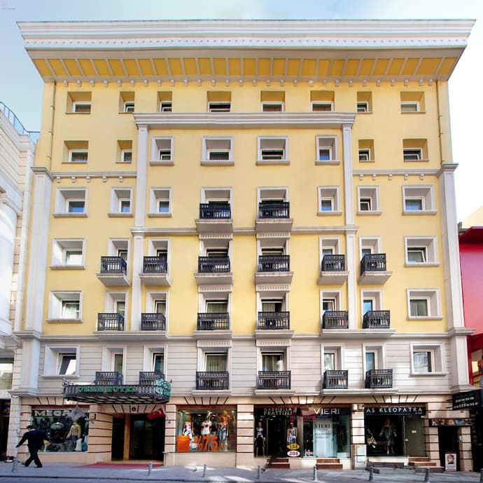 Oran Hotel, Primary image
