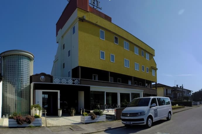 Hotel Ambra, Primary image