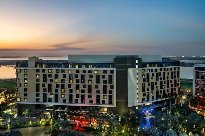 Yas Plaza Mangroves, Primary image