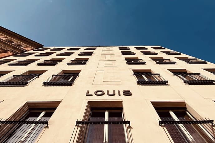Louis Hotel, Primary image