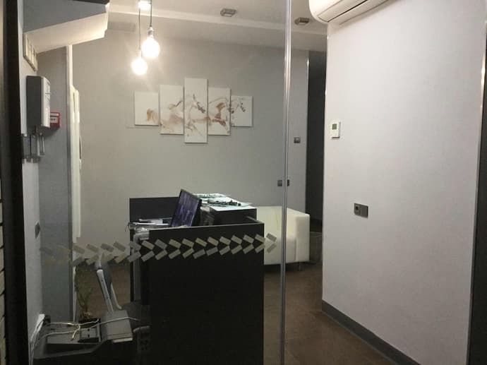 H La Cabaña, Interior entrance