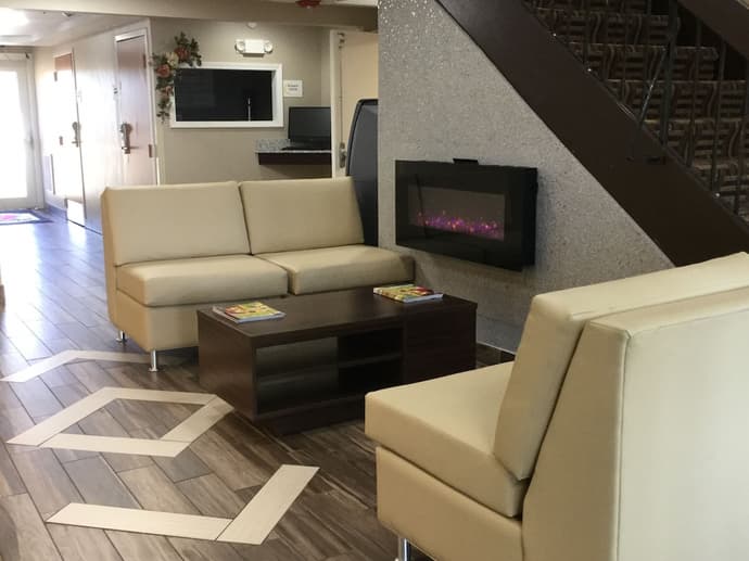Super 8 by Wyndham South Holland, Lobby