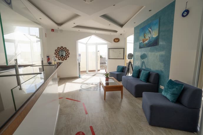 Blue Marlin Hotel, Reception