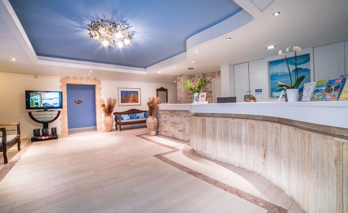 Porto Koukla Beach Hotel, Reception