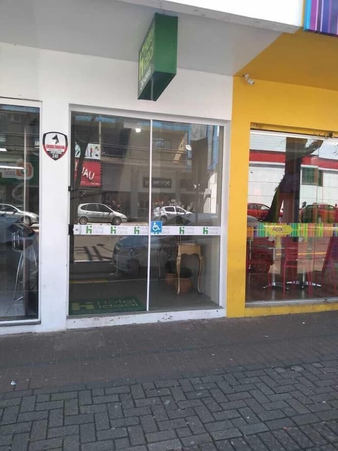 Hotel Ideal, Primary image