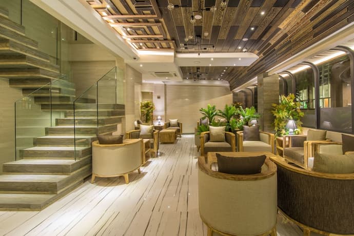 Samann Grand, Primary image