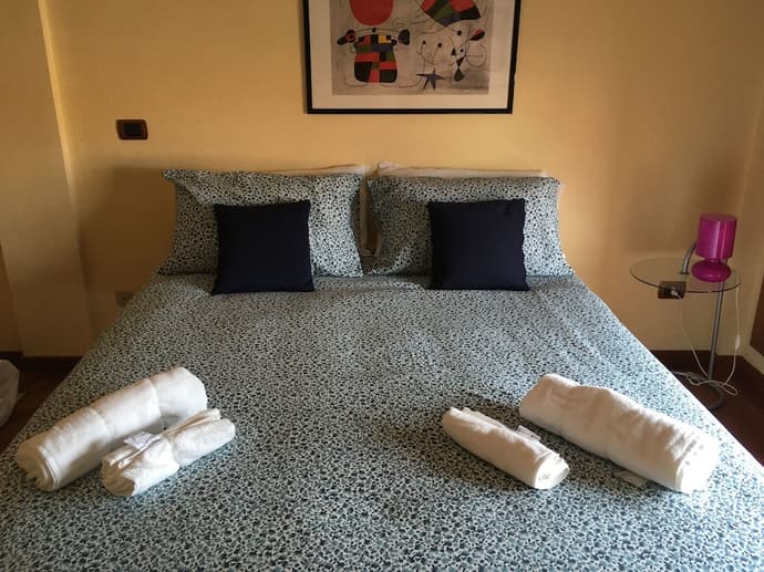 JFK b & b, Primary image