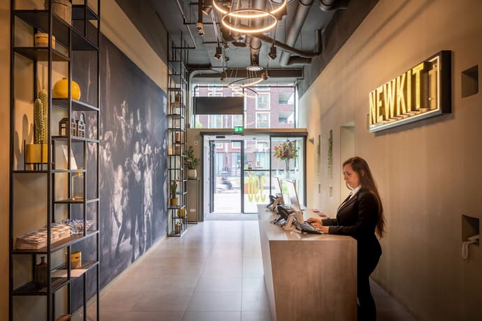 Hotel New Kit, Primary image