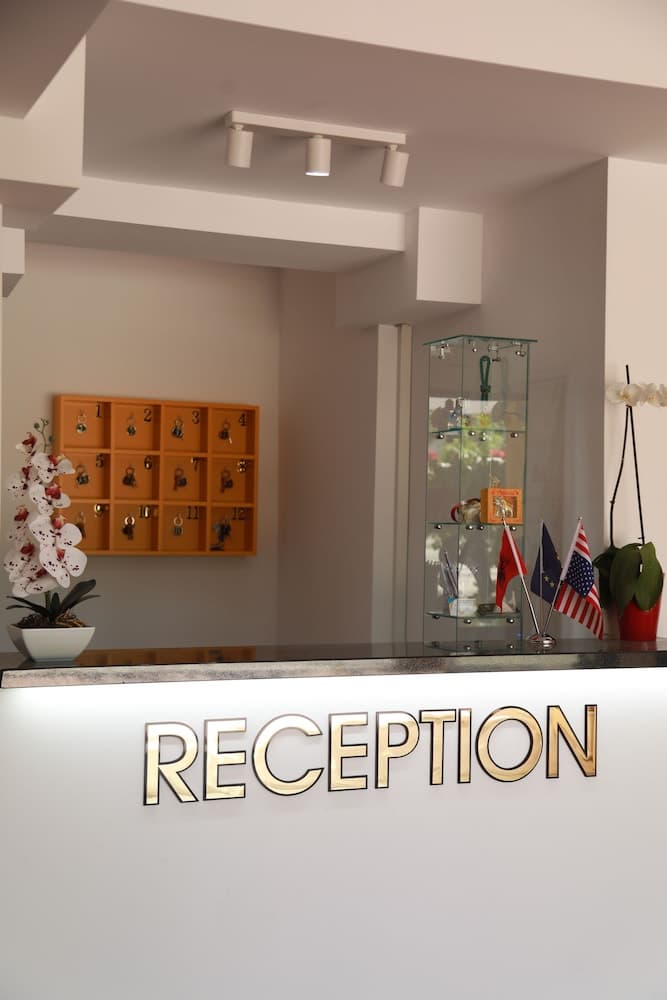 Sunrise Luxury Apartments, Reception