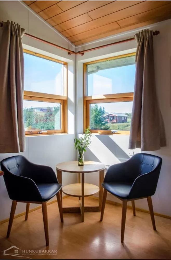 Hunkubakkar Guesthouse, Interior entrance