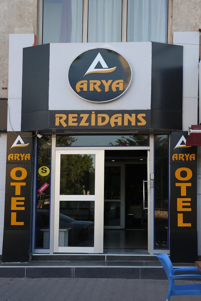 Arya Rezidans, Primary image