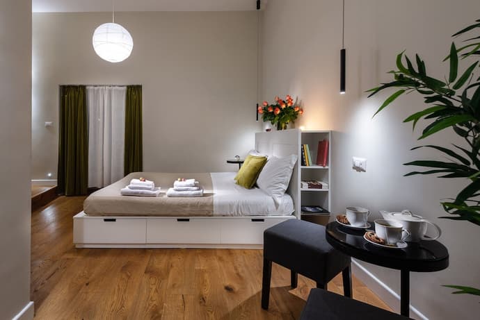 Tula Inn, Primary image