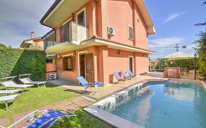 Villa Monte Serra, Primary image