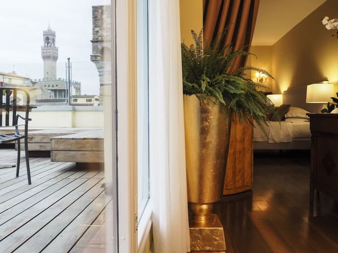 AQA Palace, Primary image