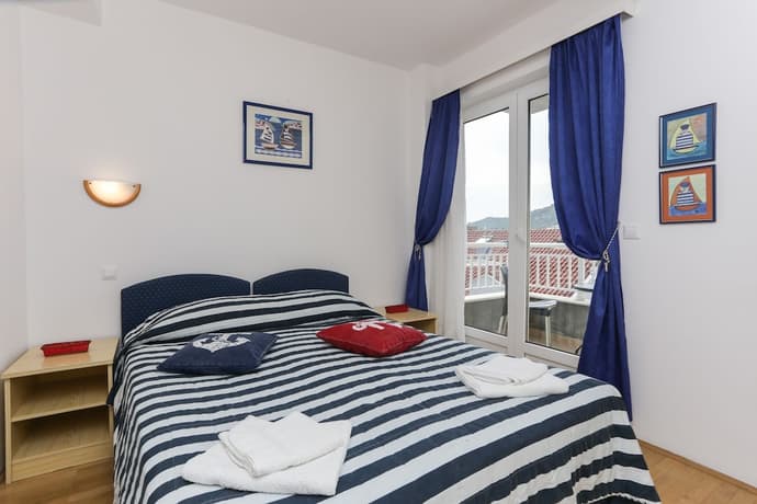 K-Apartments, Primary image