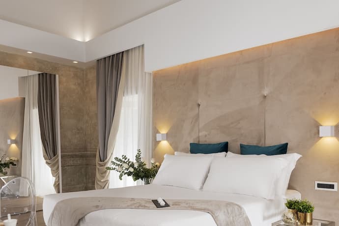 Navona Style, Primary image