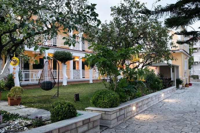 Domus Alta, Primary image