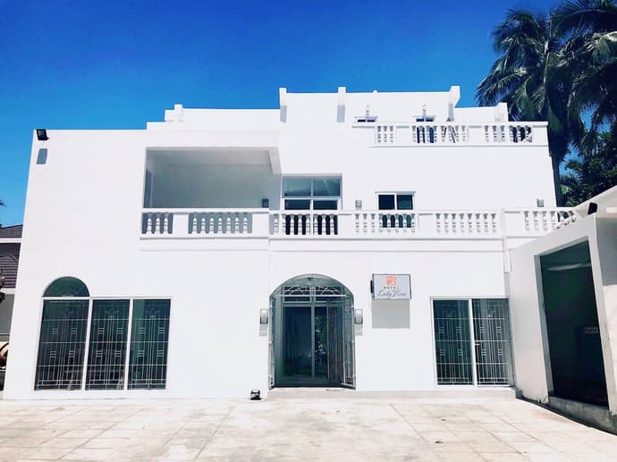 Hotel Lady Nina, Primary image