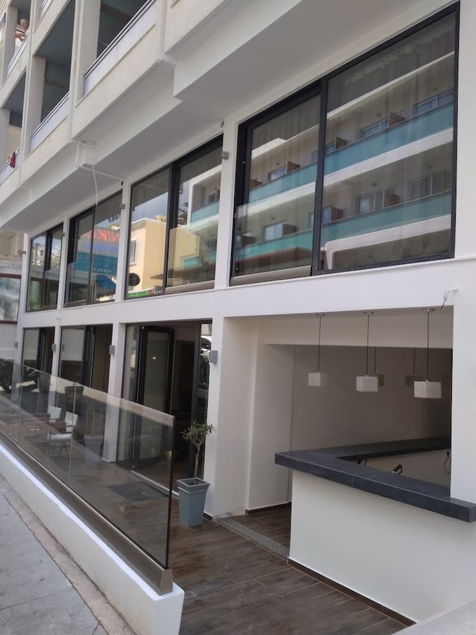 New York Hotel, Primary image