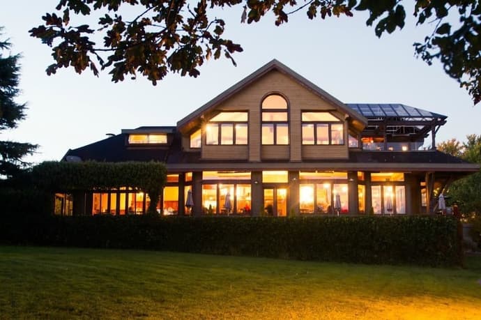 Spinnakers Brewpub & Guesthouses, Primary image