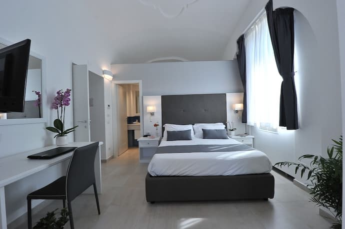 Sorrento Bay, Primary image