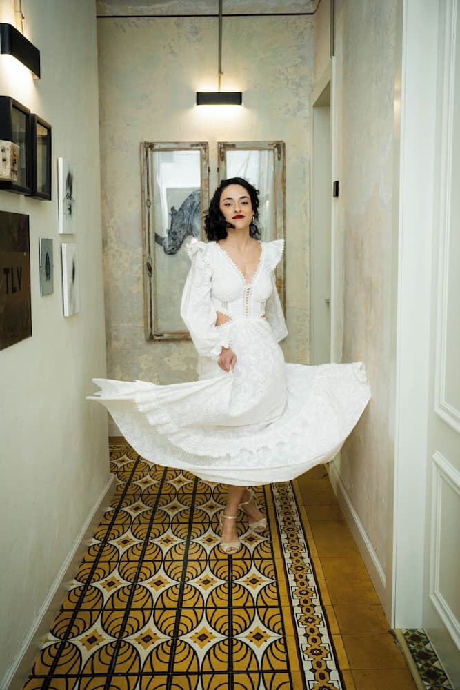 Jojo TLV, Primary image