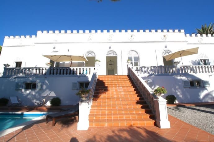 Villa Paradiso, Primary image